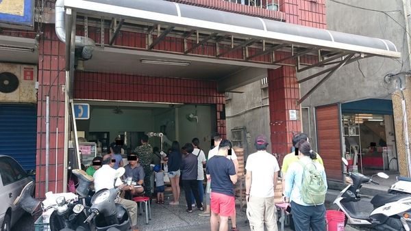 食記 無名肉包蛋餅早餐店 蘇澳好吃蛋餅 排不到的包子 蘇澳早餐美食 台灣貪吃胖的玩樂故事