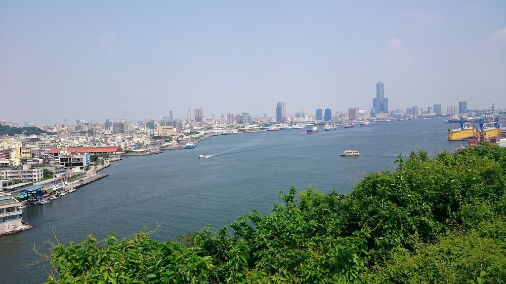 【机车环岛】 day (12/25)~屏东东港 高雄捷运 高雄凤山 旗津 (许愿宿