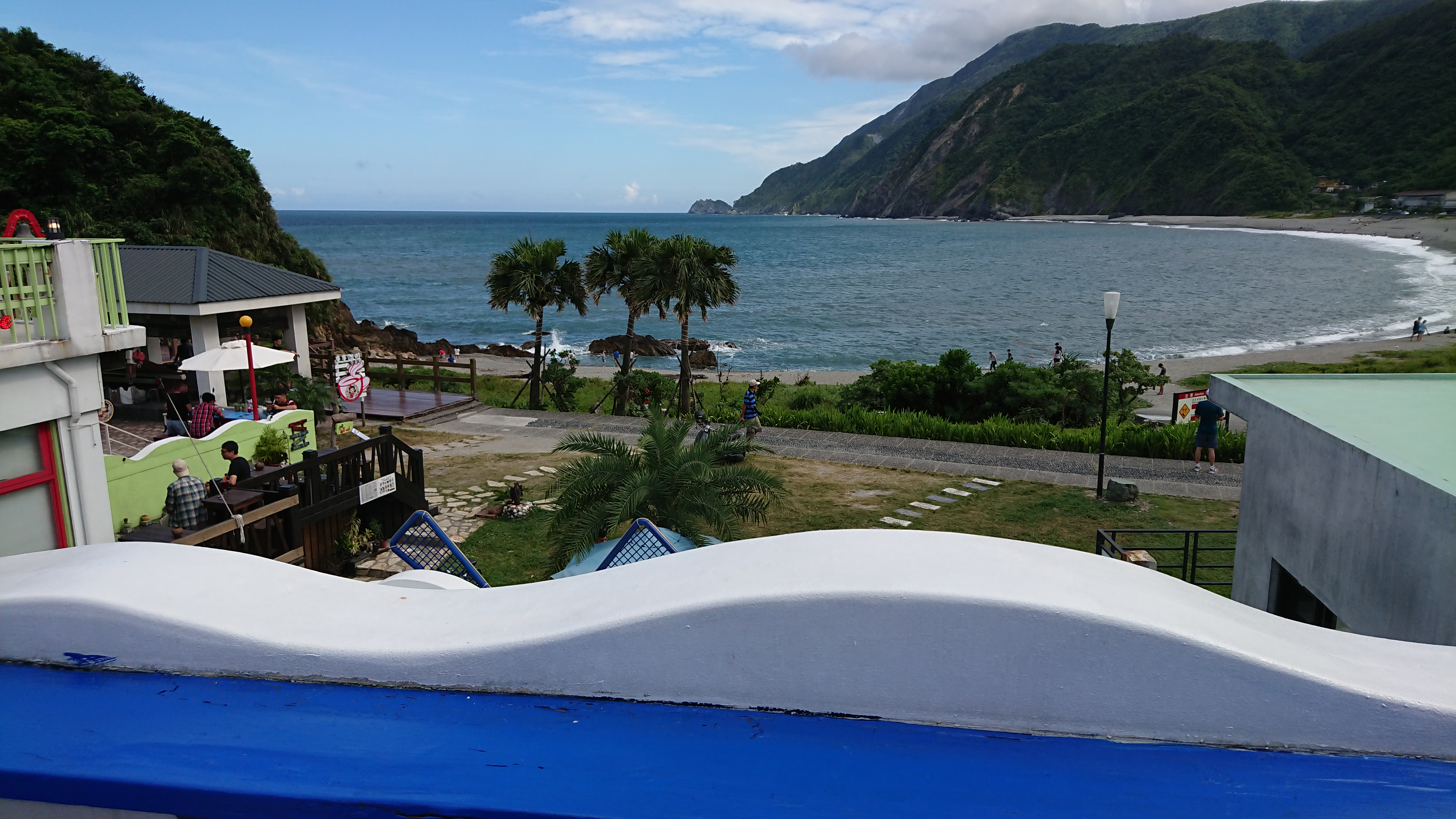 食記 海洋20m海景咖啡館 南方澳內埤海灣旁的藍白咖啡廳 宜蘭地中海風下午茶 台灣貪吃胖的玩樂故事