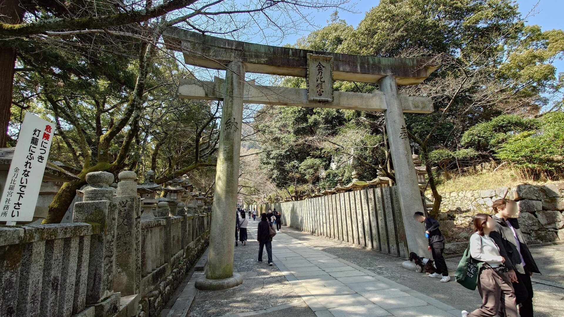 【金刀比羅宮】滿滿上坡路段的神社 沒有爬完也精采的神社道路 - 台灣貪吃胖的玩樂故事